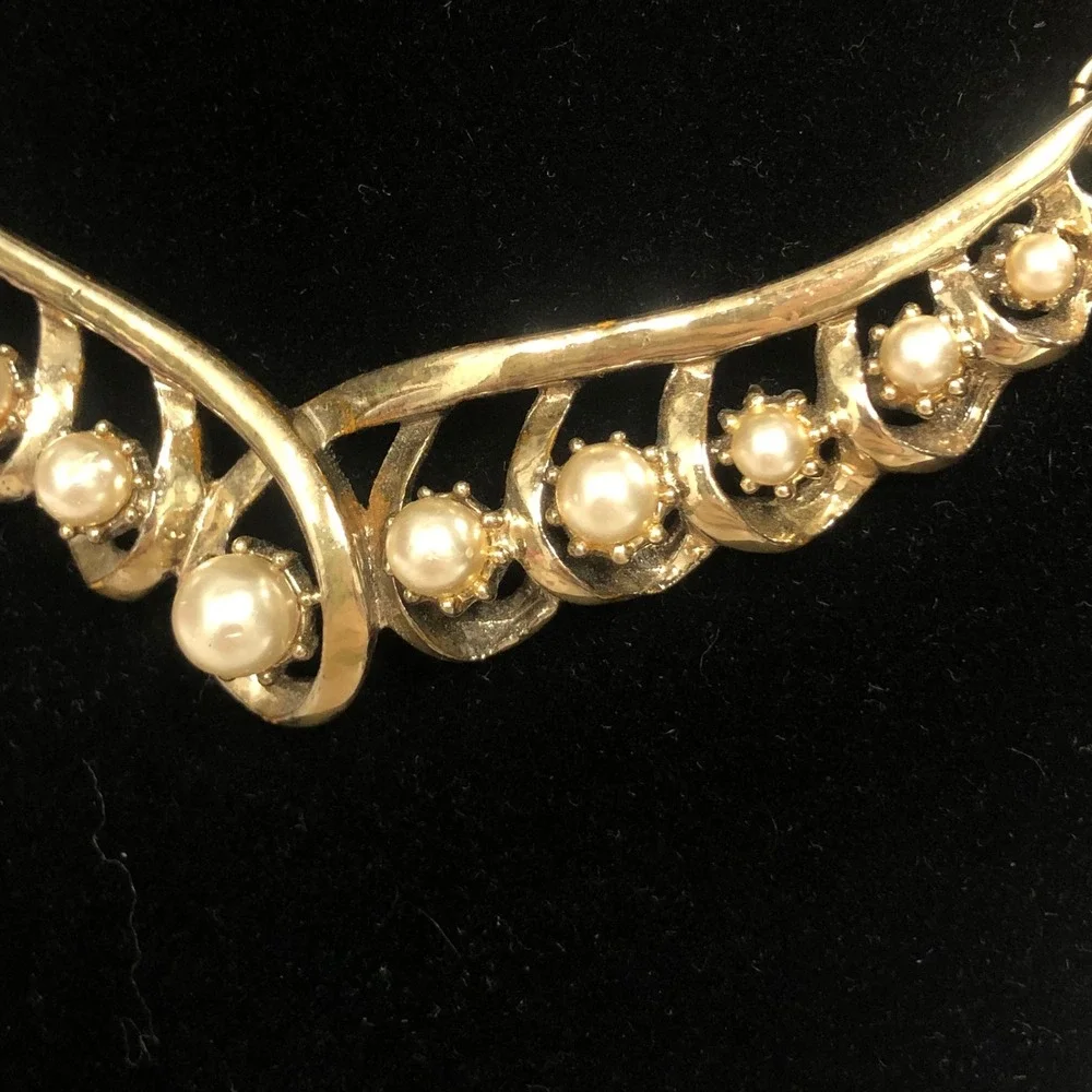 Vintage Coro Gold Tone Faux Pearl Bib Choker Necklace Mid Century Modern V Shape